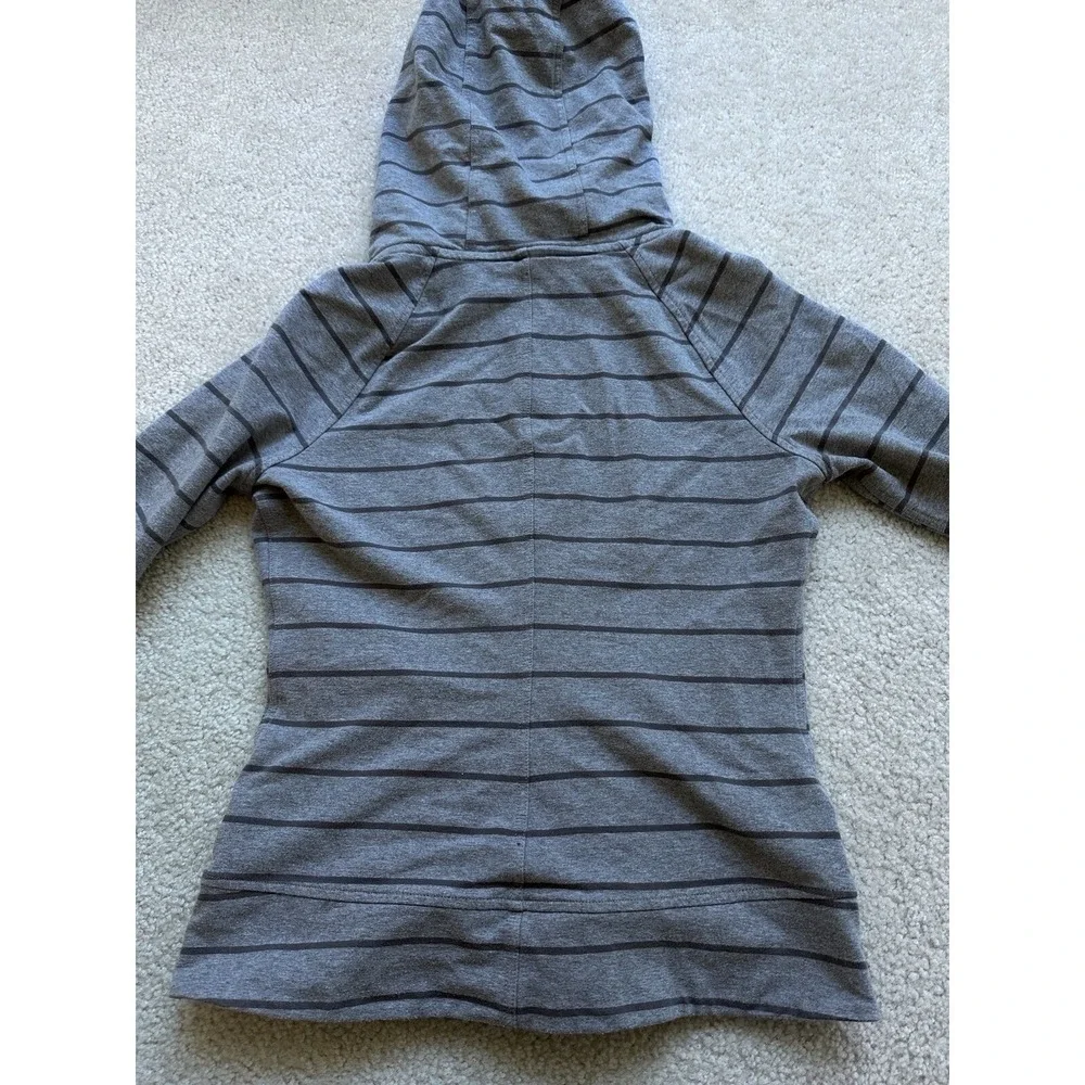 LULULEMON CAYMAN STRIPE HEATHERED GREY MOVEMENT JACKET Size 8